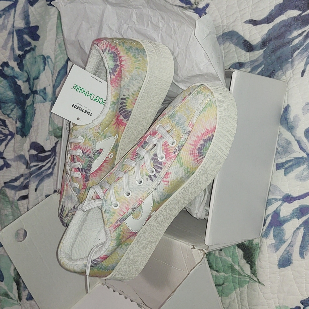 Trenton tennis shoes NWT